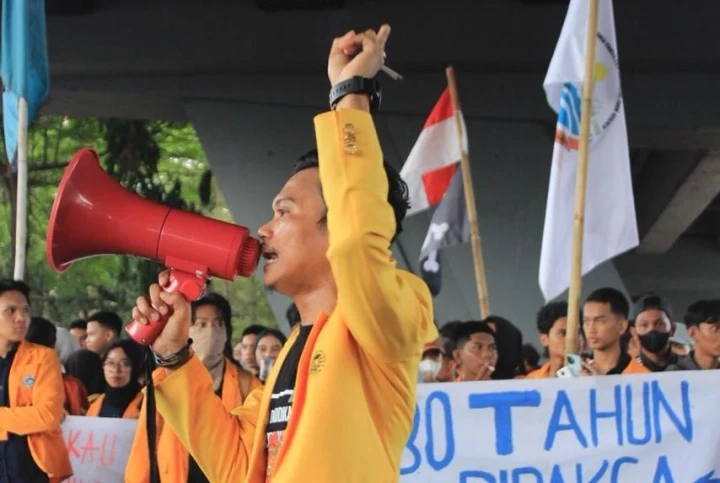 Ketua BEM UNM, Syamry, saat melakukan orasi. (Foto: Ist)